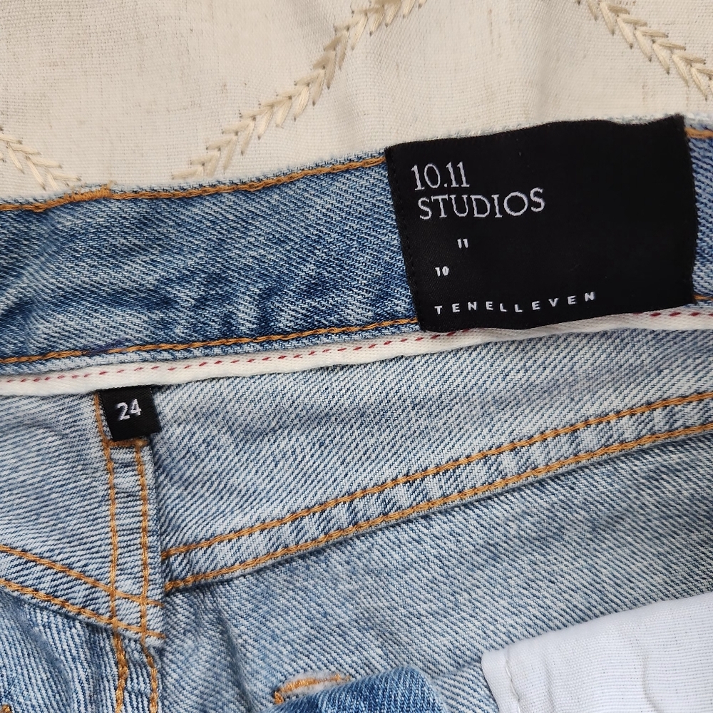 10.11 Studios Button Fly Distressed Jeans 24 Light Blue Straight Leg‎ - Picture 2 of 15